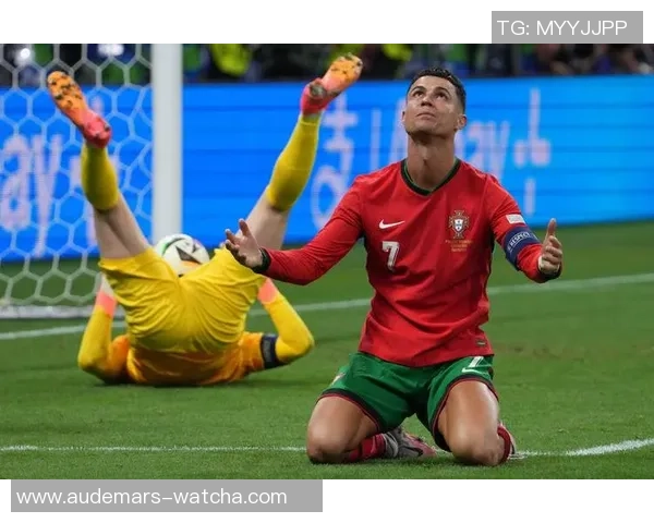 从梅西到C罗：足球球星背后的成长轨迹与辉煌人生解析